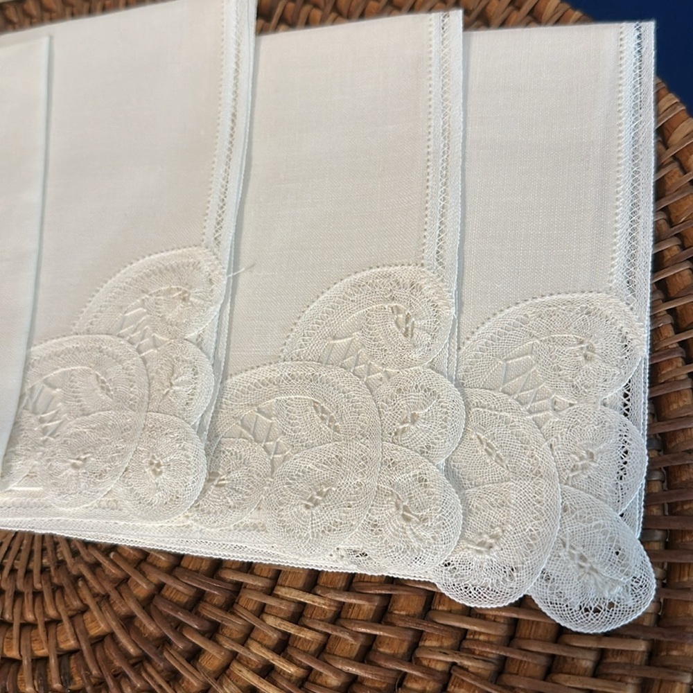 New Set of 4 Vintage 1970’d Battenburg Lace White Linen Table Napkins - Picture 5 of 7